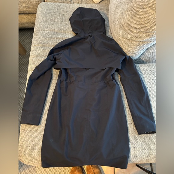 Lululemon Rebel Raincoat 🖤BLACK🖤 size 2 - Picture 3 of 6
